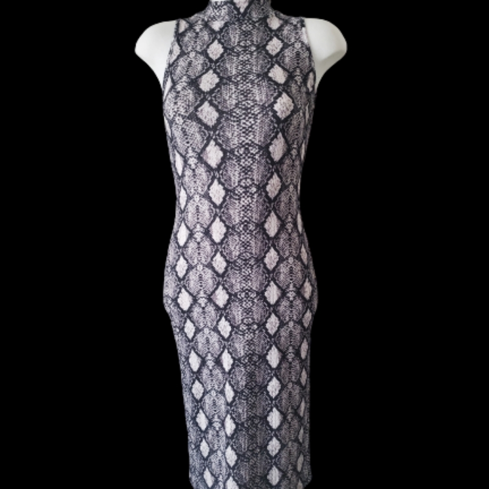 Dress - Picture 8 of 8